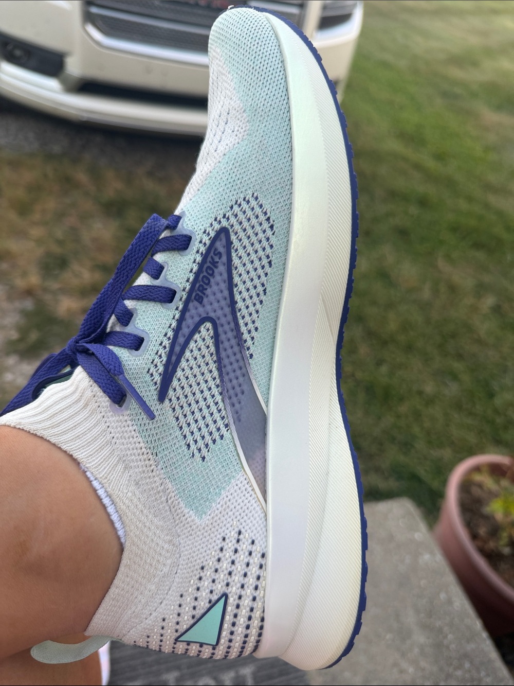 Brooks Women's levitate 5s Aqua and Navy Lightweight Running Shoe